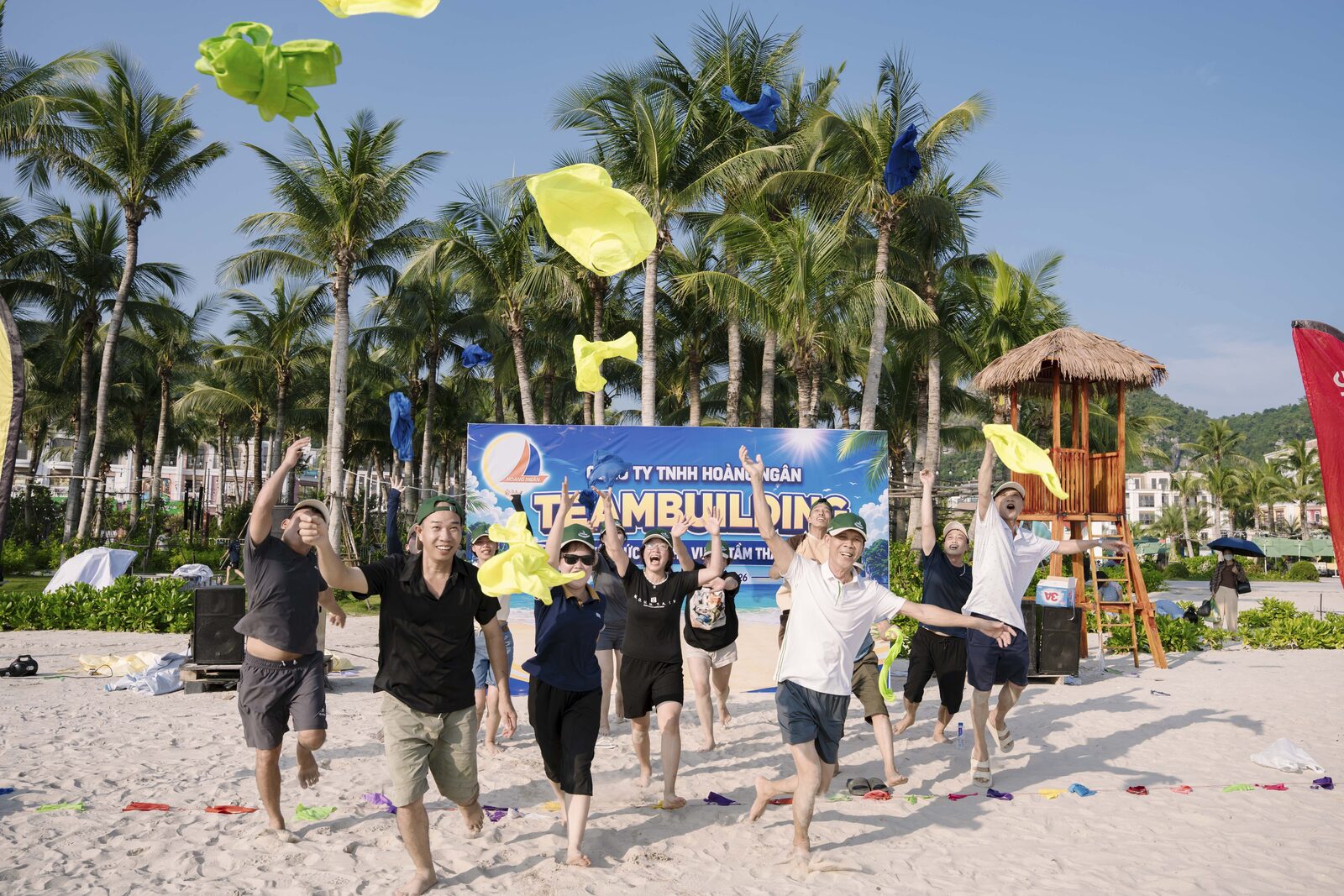 Teambuilding Công ty Hoàng Ngân tại Cát Bà