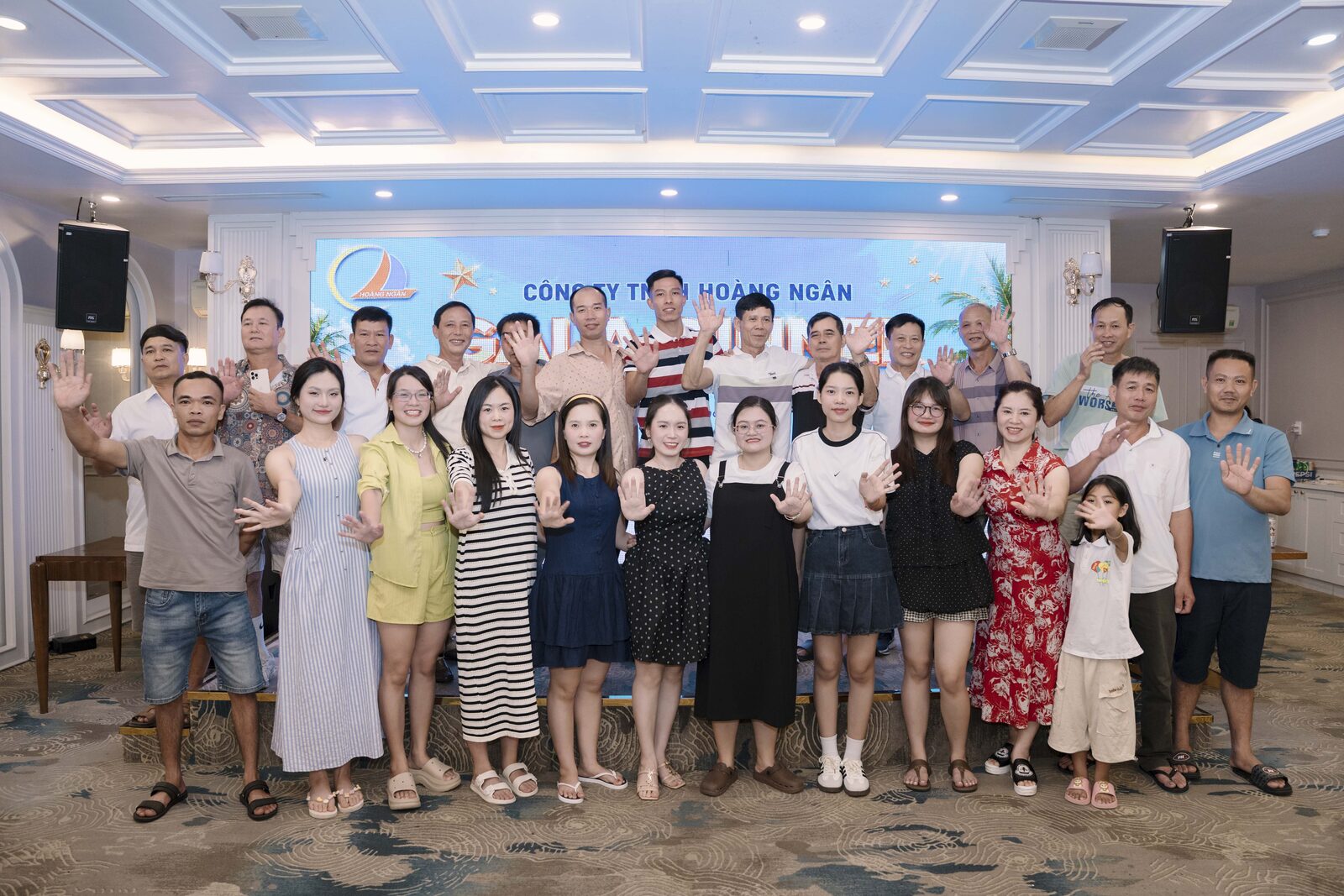 Gala Dinner Công ty TNHH Hoàng Ngân tại Cát Bà