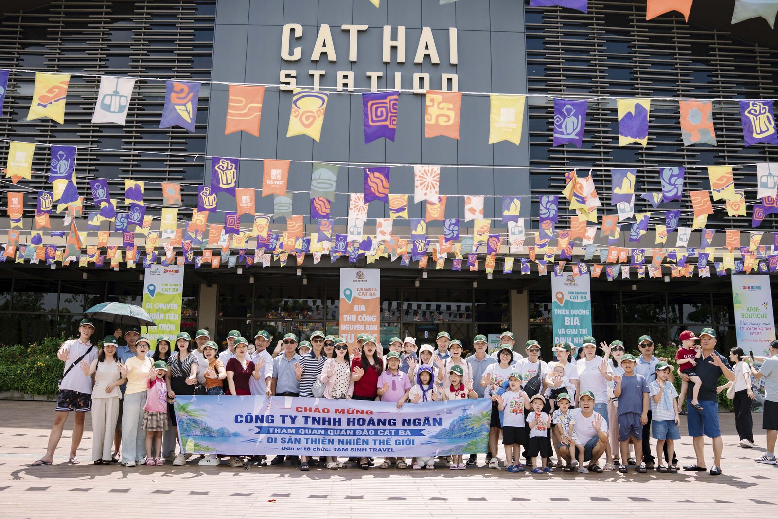 Đoàn thứ hai Công ty Hoàng Ngân tại Cát Bà