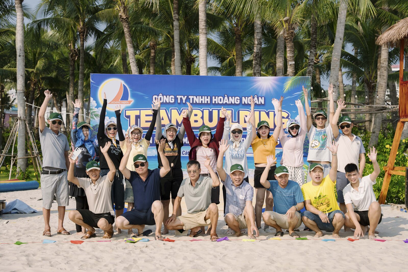 Ảnh tập thể teambuilding Công ty Hoàng Ngân