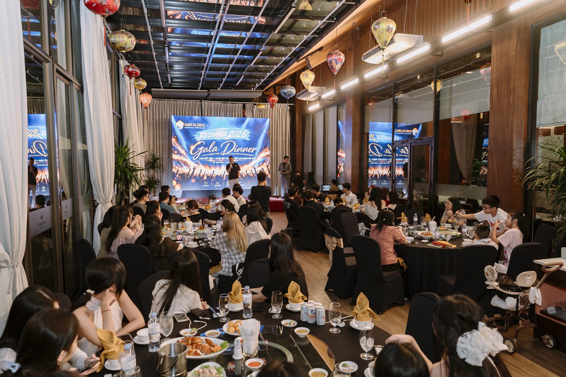 Không gian đêm Gala Dinner của đoàn HAM Global