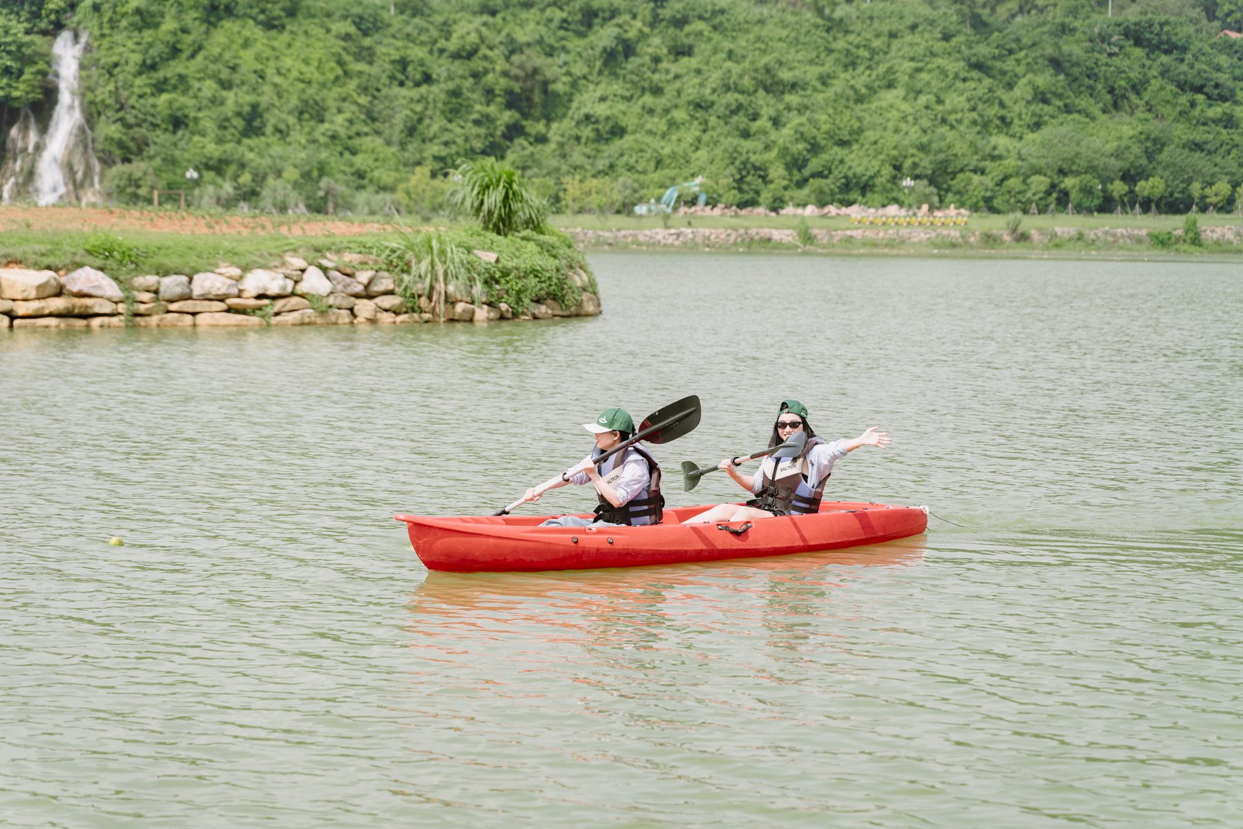 Chèo kayak khám phá Hồ Đồng Chương